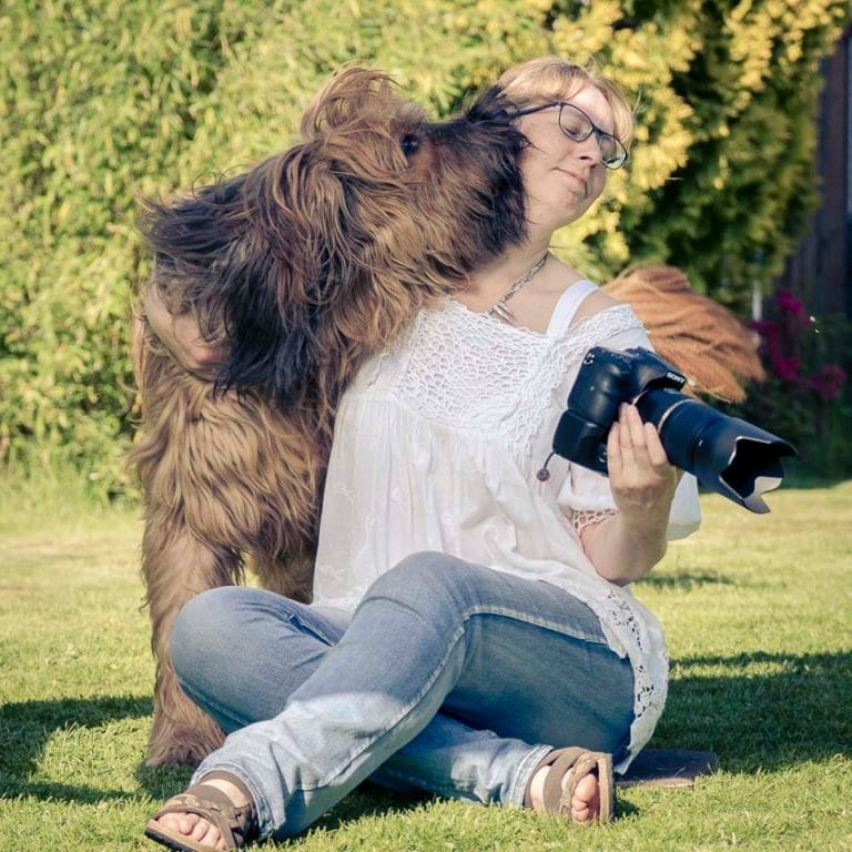 Sonja Teßen mit Briard Fiete